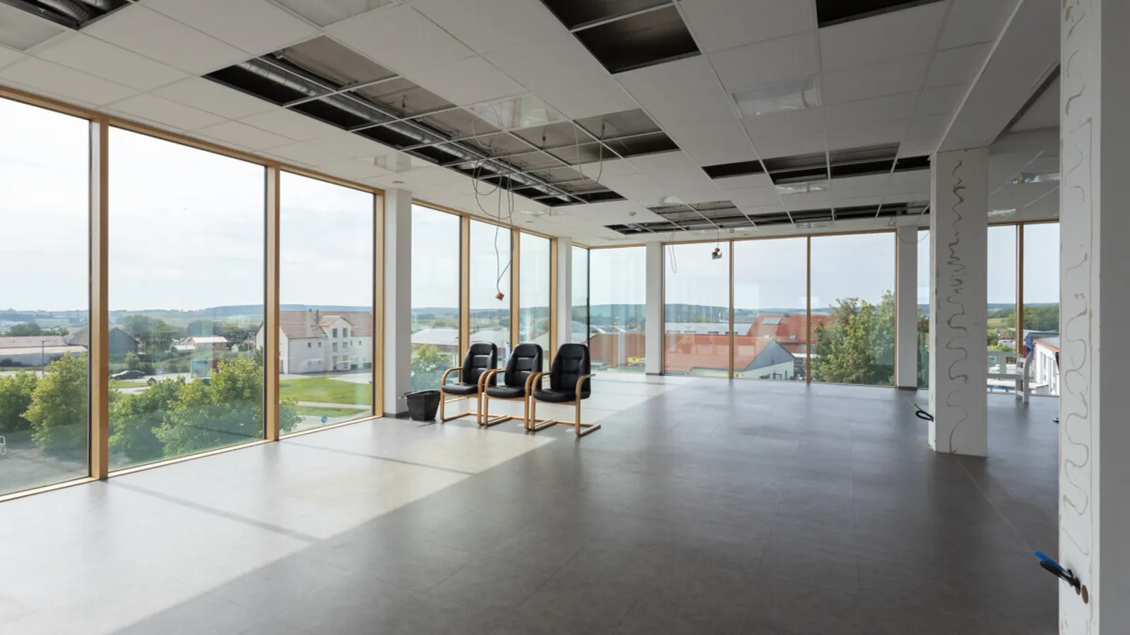 Ansprechendes Bürogebäude mit Halle in Nassenfels - Bild 4