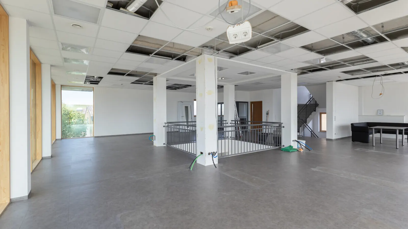 Ansprechendes Bürogebäude mit Halle in Nassenfels - Bild 8