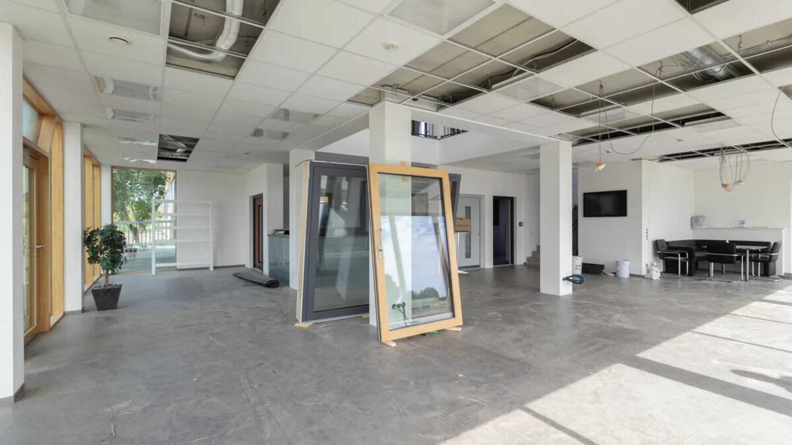 Ansprechendes Bürogebäude mit Halle in Nassenfels - Bild 11