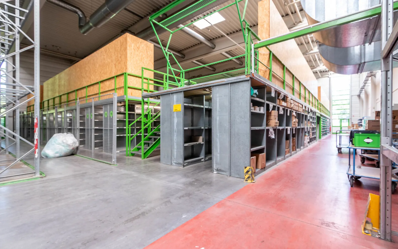 Großzügige Halle mit Showroom und Büro - Bild 7