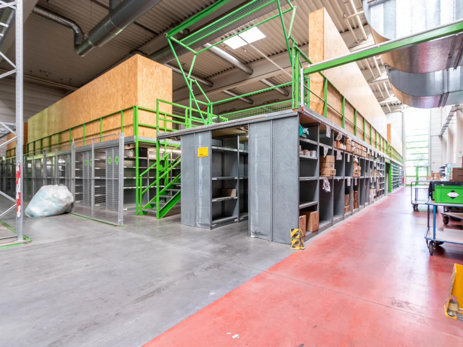 Großzügige Halle mit Showroom und Büro - Bild 7