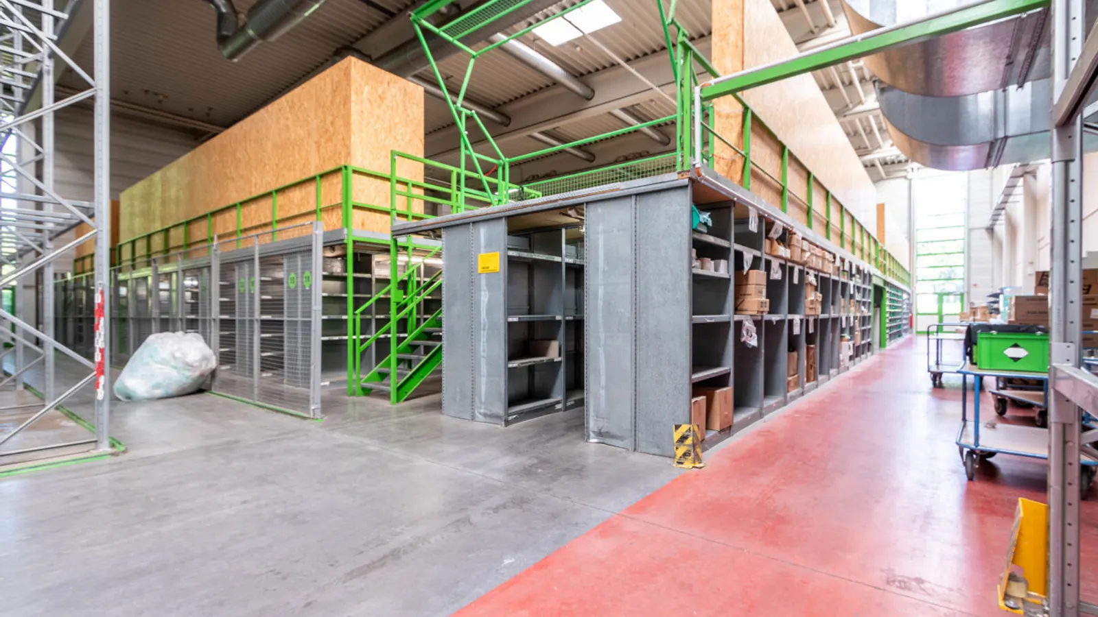 Großzügige Halle mit Showroom und Büro - Bild 7