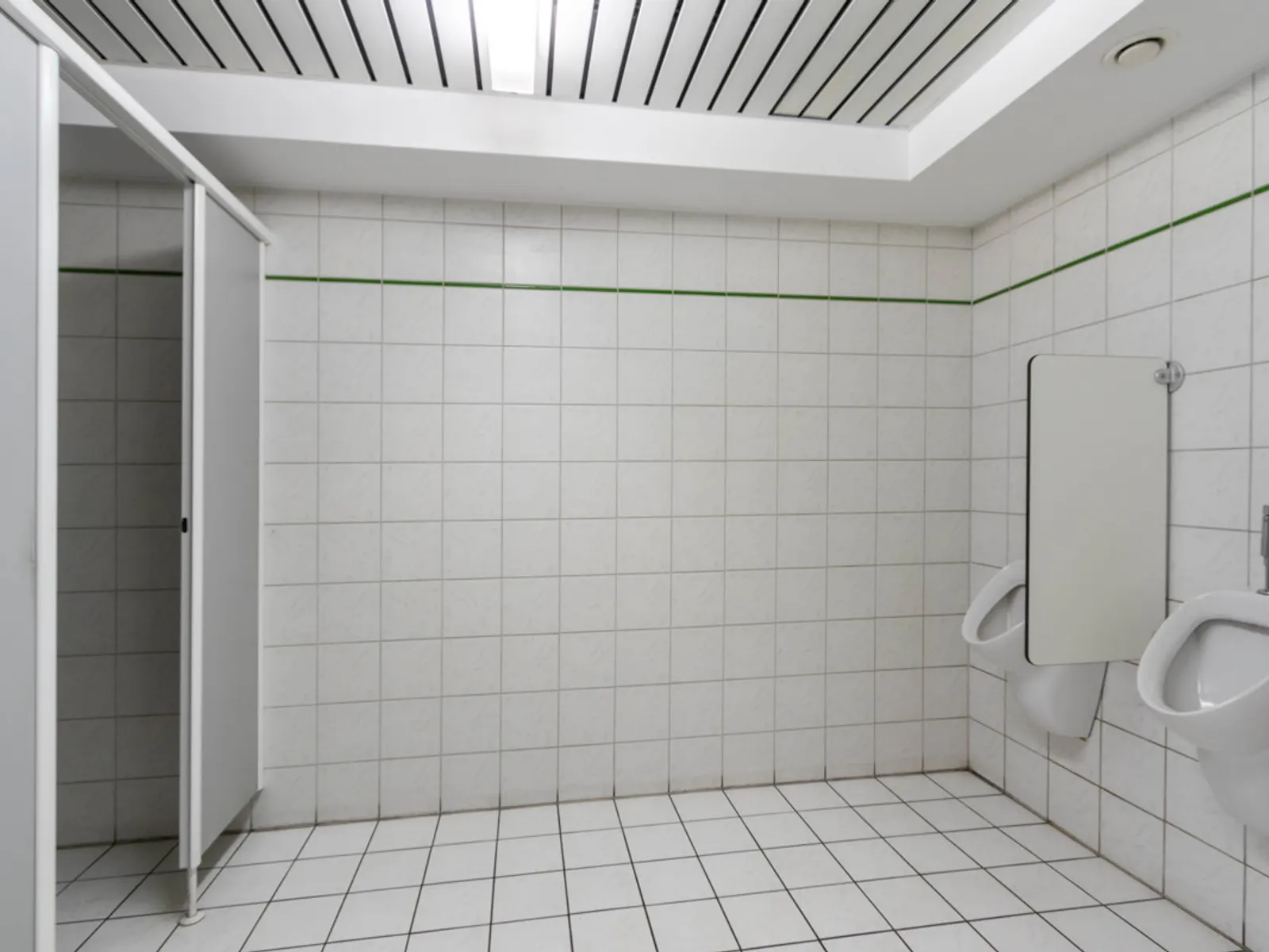 Großzügige Halle mit Showroom und Büro - Bild 11