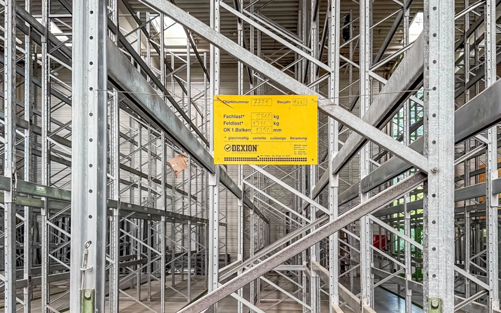 Großzügige Halle mit Showroom und Büro - Bild 13