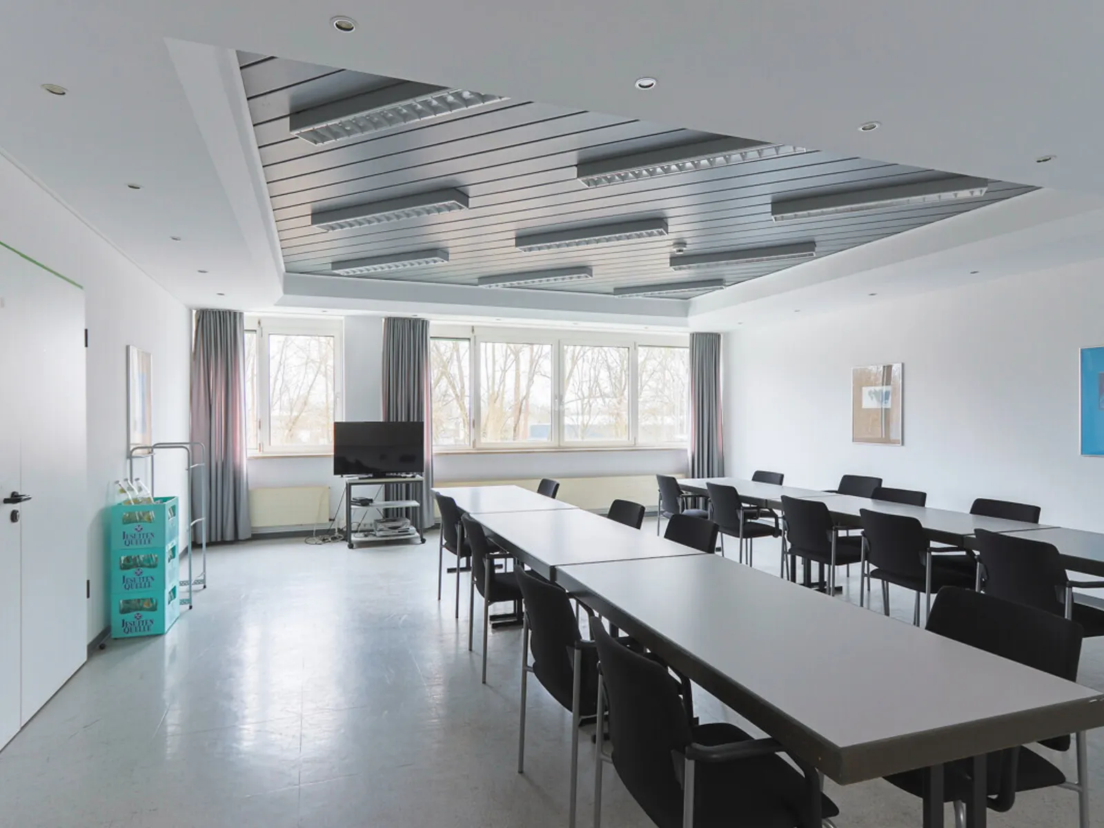 Großzügige Halle mit Showroom und Büro - Bild 18