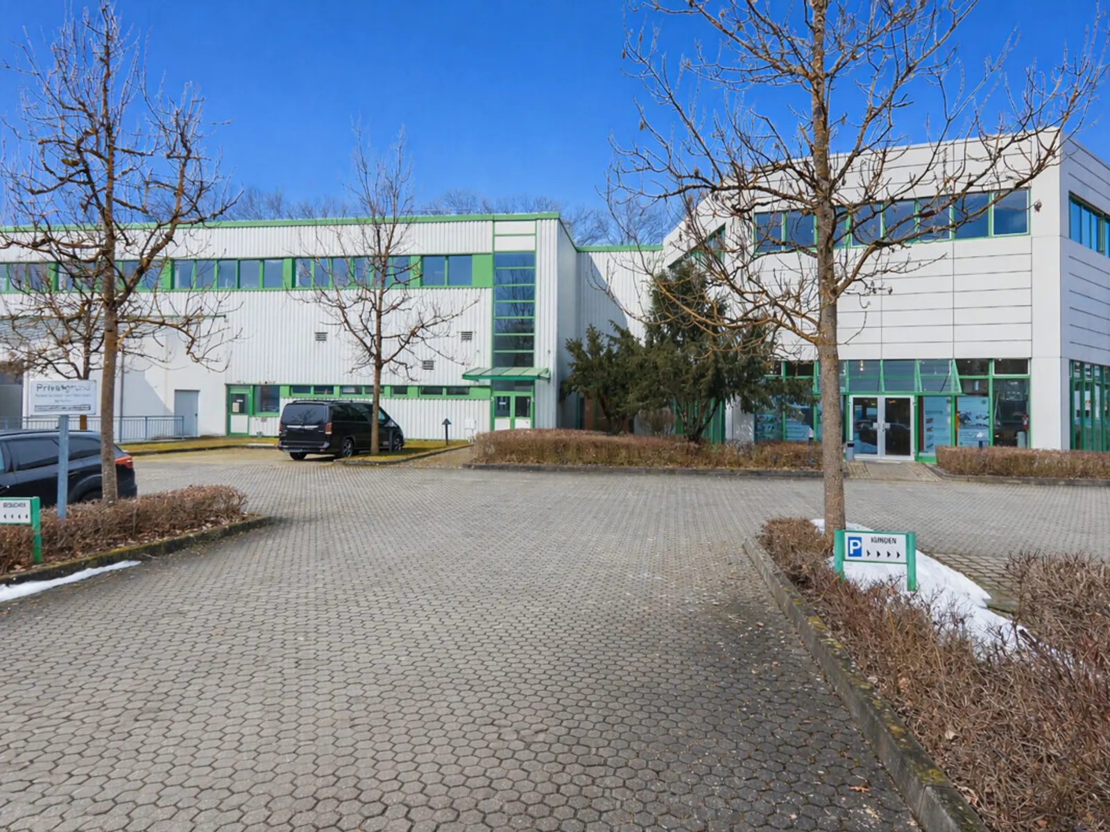 Großzügige Halle mit Showroom und Büro - Bild 1
