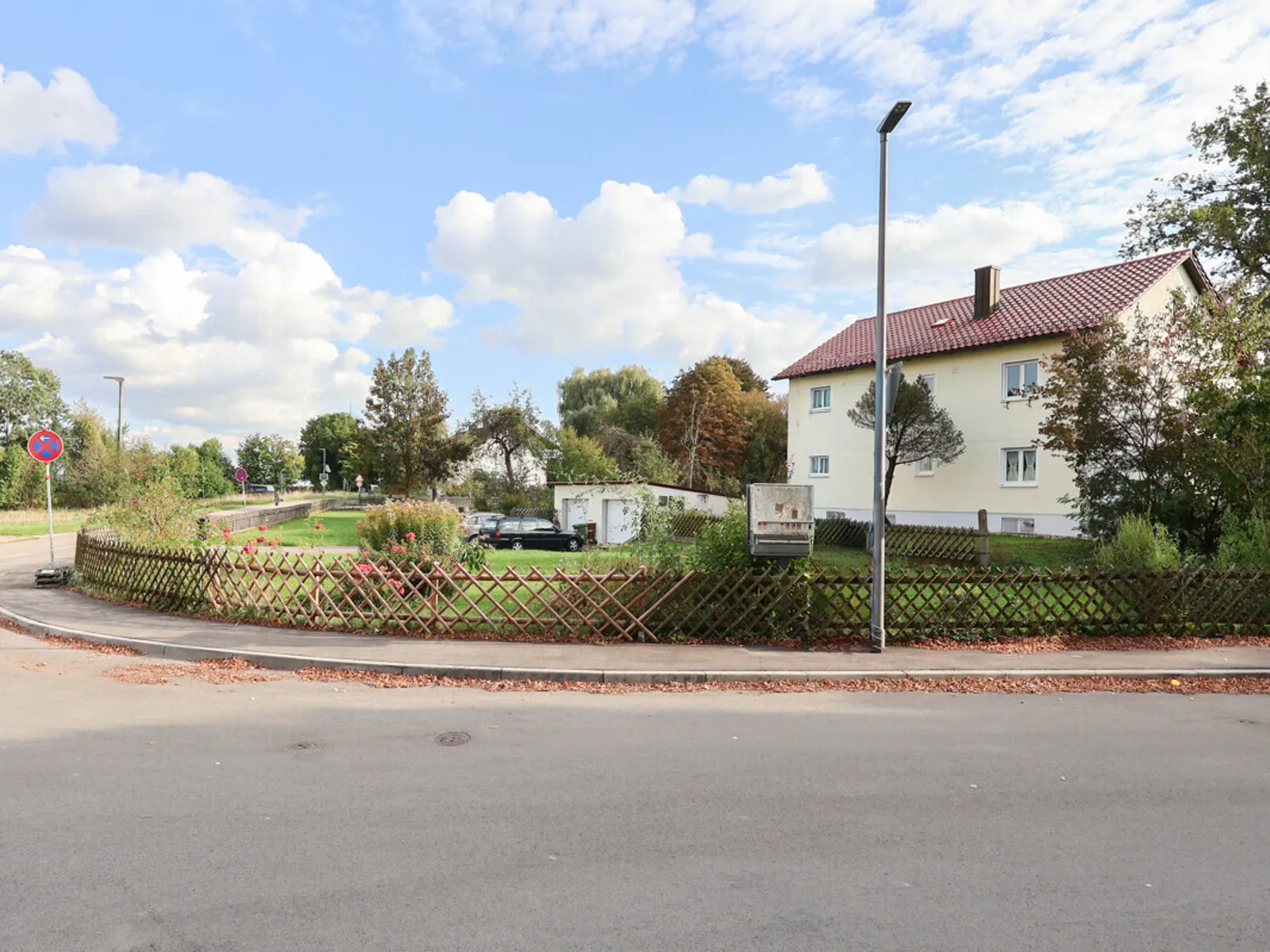 Grundstück für MFH und EFH mit Altbestand in Lenting - Bild 2