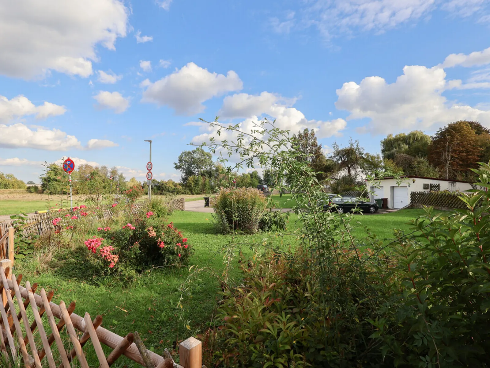 Grundstück für MFH und EFH mit Altbestand in Lenting - Bild 5