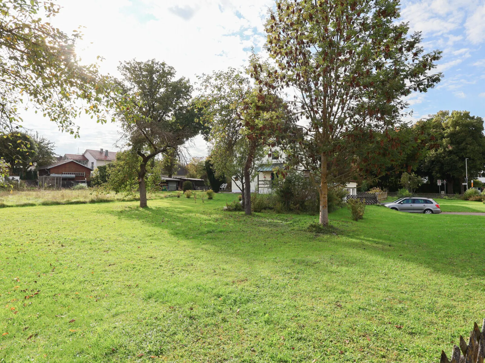 Grundstück für MFH und EFH mit Altbestand in Lenting - Bild 1