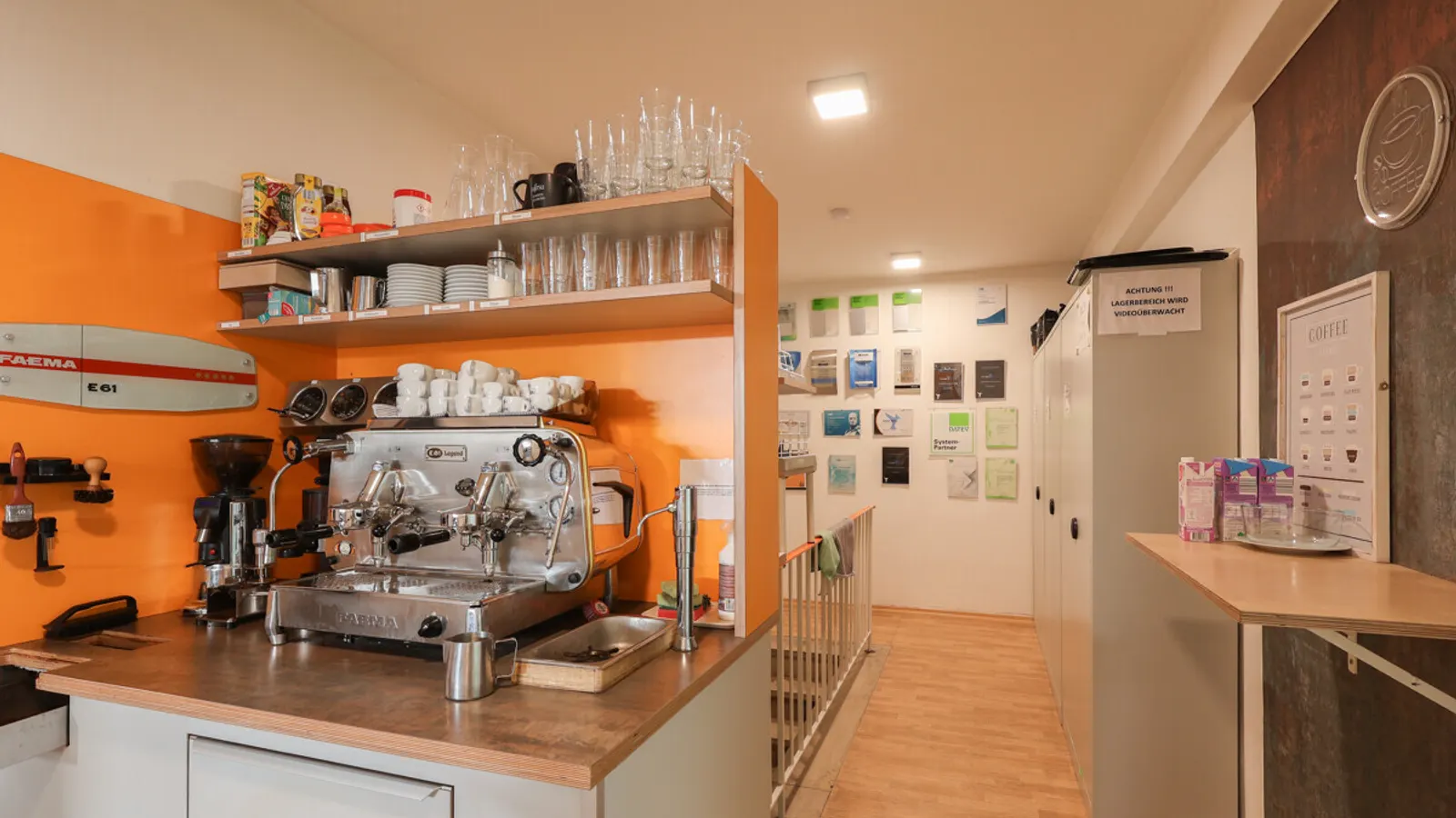 Gepflegtes, komplettes Bürogebäude mit hervorragender Anbindung - Bild 7