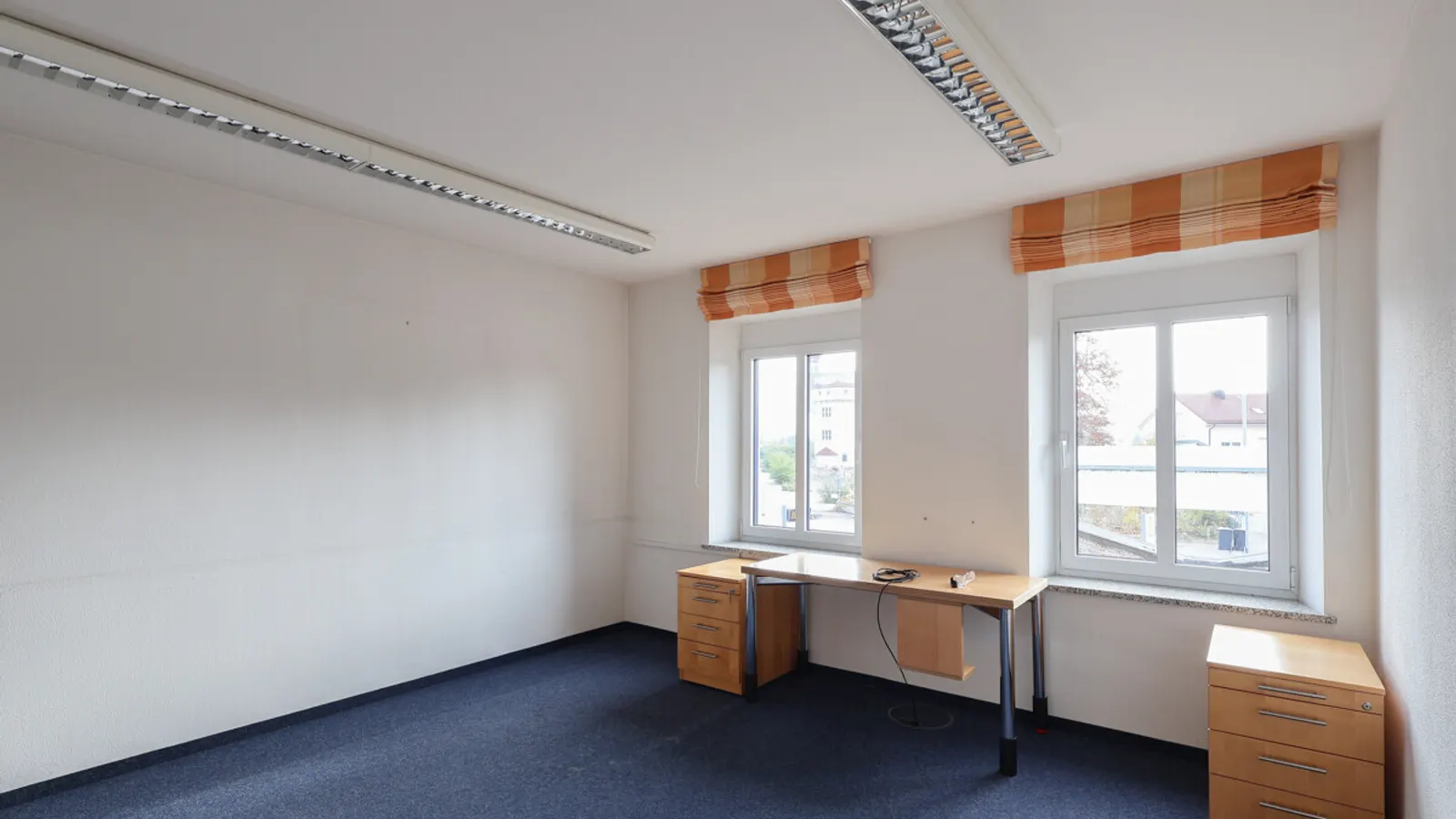 Gepflegtes, komplettes Bürogebäude mit hervorragender Anbindung - Bild 11