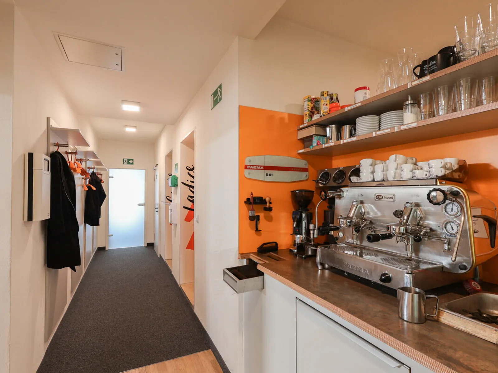 Gepflegte Büro-/Ladenfläche mit guter Sichtbarkeit und Parkmöglichkeiten - Bild 9