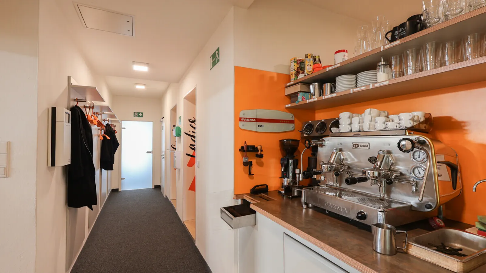 Gepflegte Büro-/Ladenfläche mit guter Sichtbarkeit und Parkmöglichkeiten - Bild 9