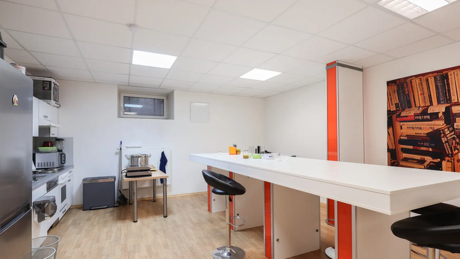 Gepflegte Büro-/Ladenfläche mit guter Sichtbarkeit und Parkmöglichkeiten - Bild 10