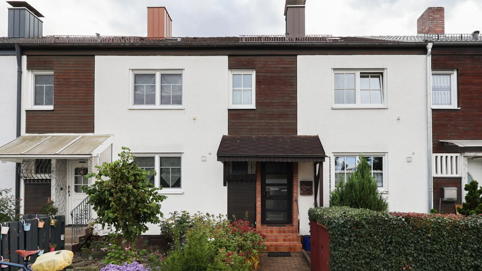 Charmantes Reihenmittelhaus in Ingolstadt-Nord mit viel Gestaltungsspielraum! - Bild 1