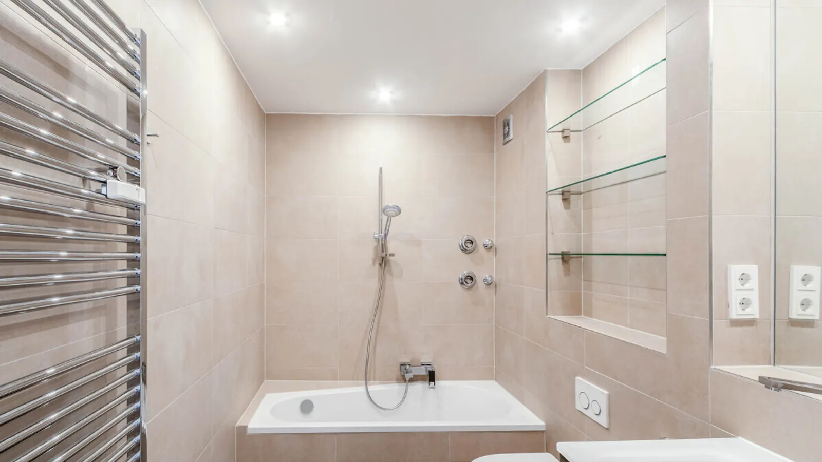 Renovierte, bezugsfertige 2-Zimmer-Wohnung im Ingolstädter Süden mit Loggia! - Bild 4