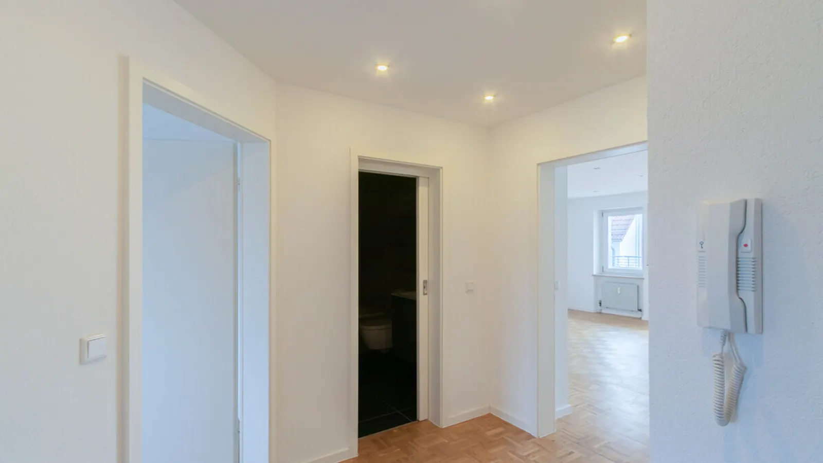 Renovierte, bezugsfertige 2-Zimmer-Wohnung im Ingolstädter Süden mit Loggia! - Bild 7