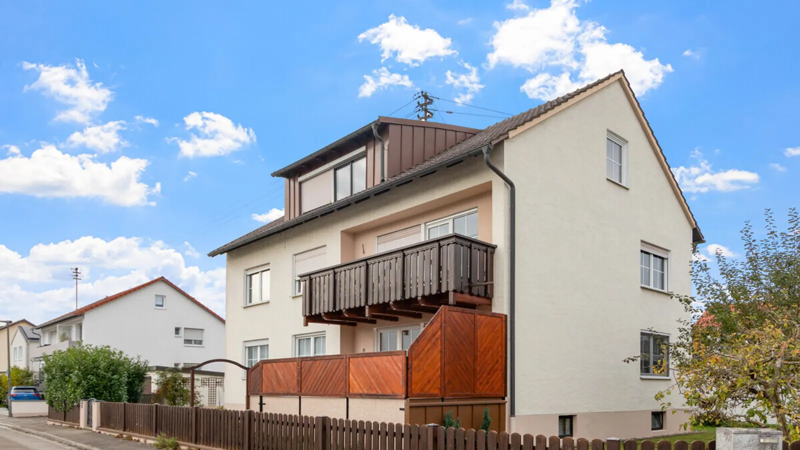 Gepflegtes Dreifamilienhaus in ruhiger Wohnlage von Oberstimm! - Bild 1