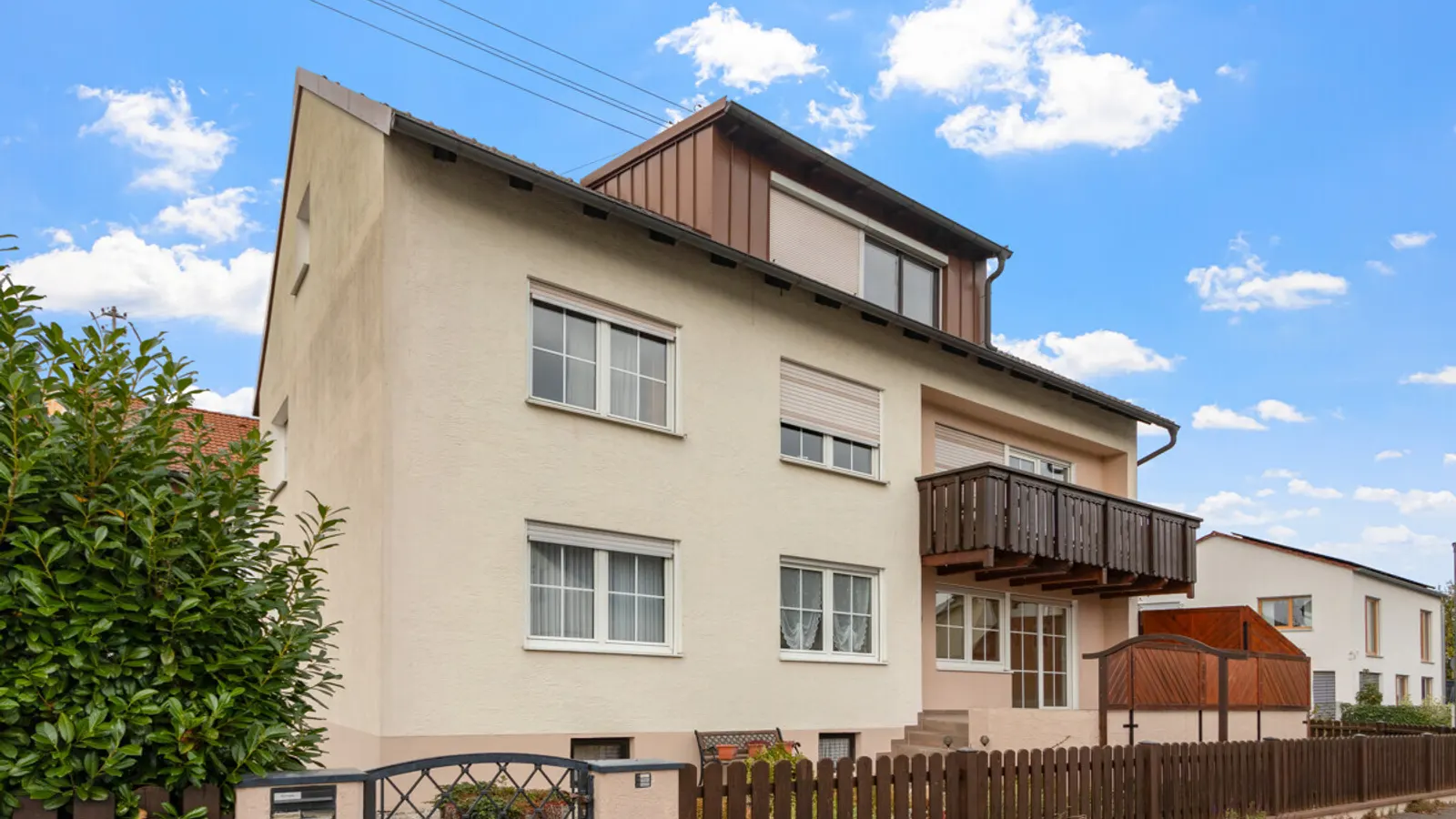 Gepflegtes Dreifamilienhaus in ruhiger Wohnlage von Oberstimm! - Bild 3