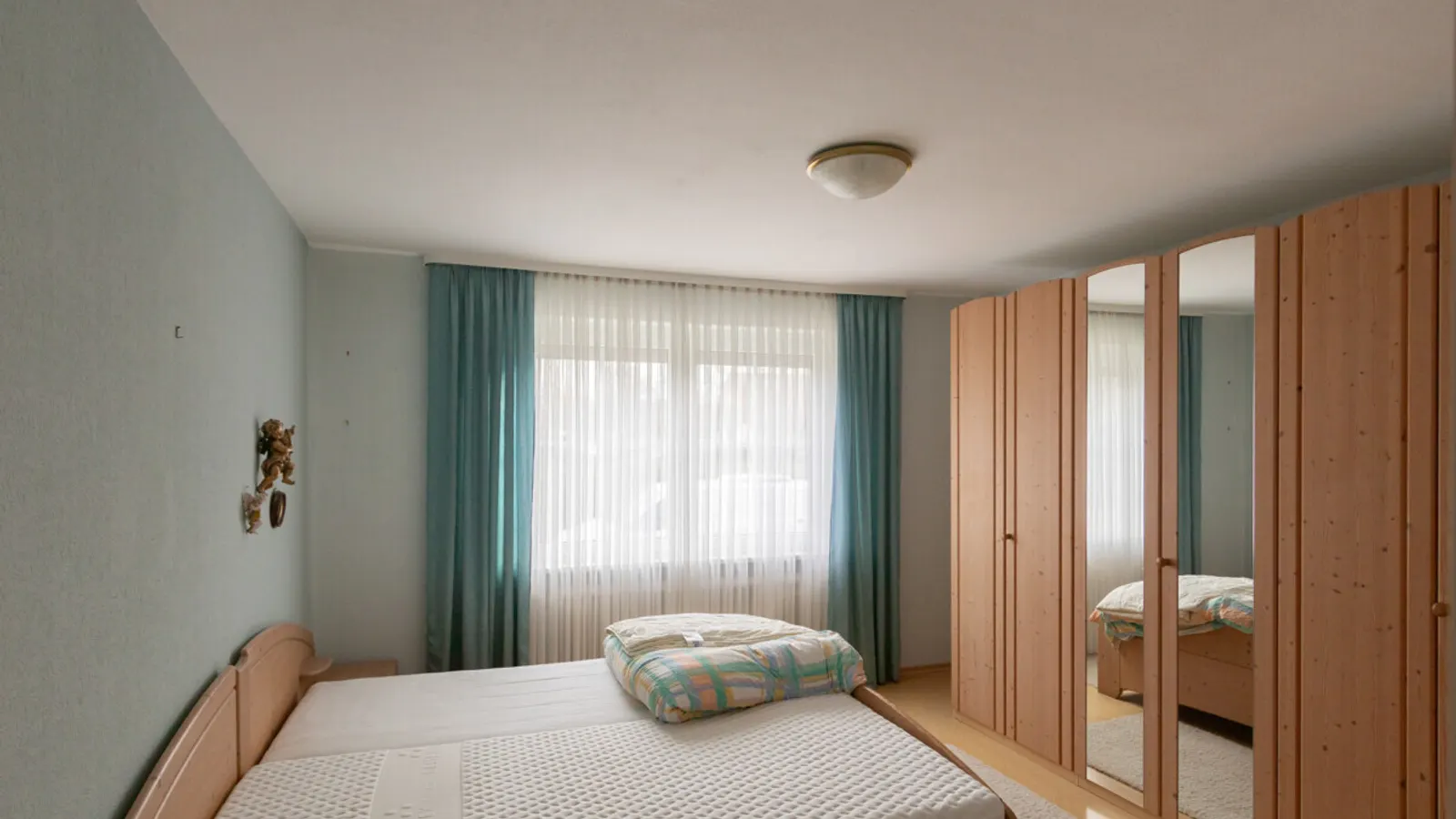 Gepflegtes Dreifamilienhaus in ruhiger Wohnlage von Oberstimm! - Bild 10