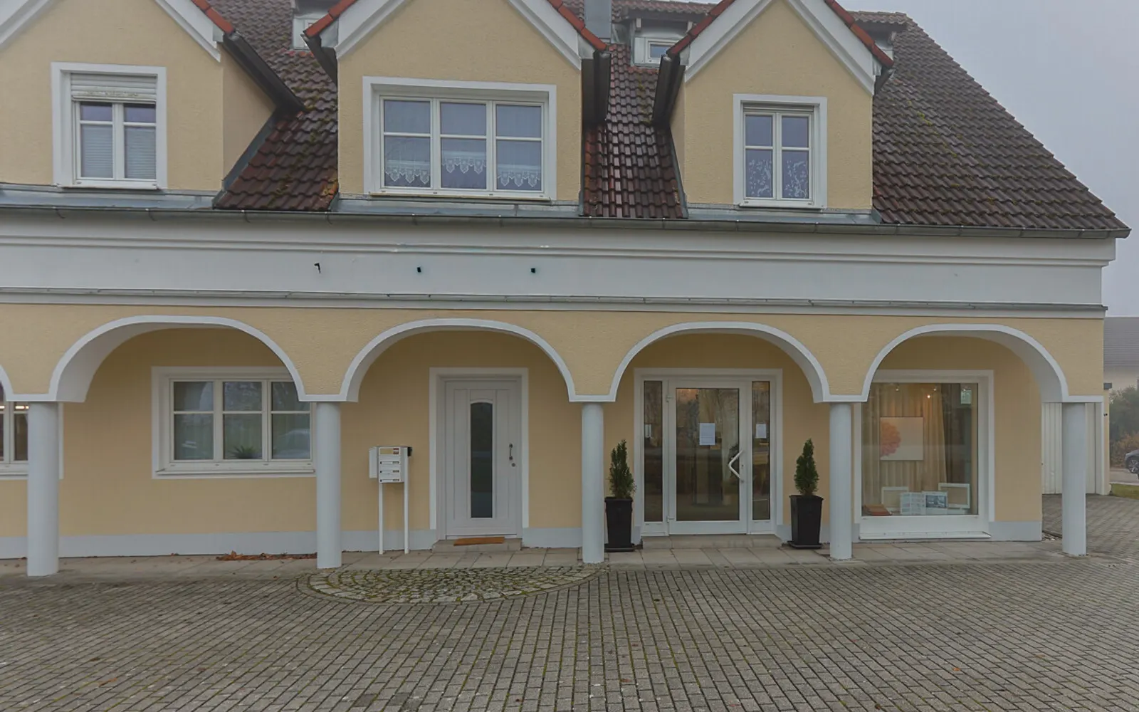Ihr neuer Standort in Zuchering: Moderne Ladenfläche mit viel Potenzial! - Bild 1