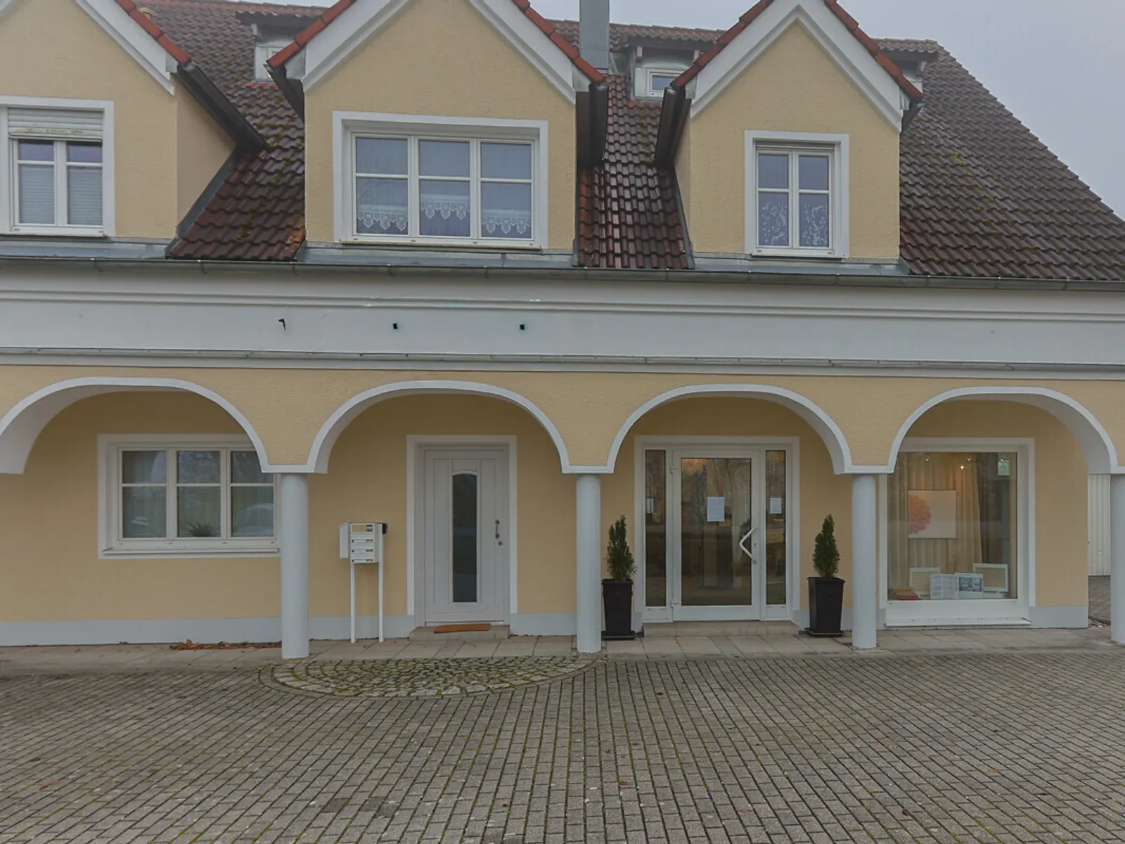 Ihr neuer Standort in Zuchering: Moderne Ladenfläche mit viel Potenzial! - Bild 1