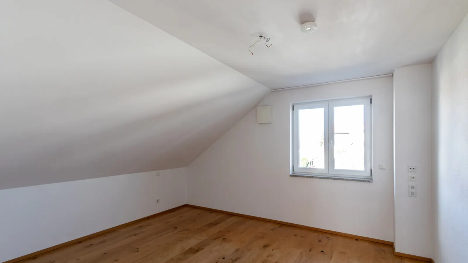 Hochwertige 2-Zimmer-Dachgeschosswohnung in Ingolstadt Nord-Ost - Bild 7