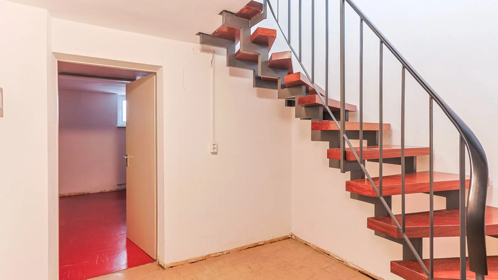 Charmantes Reihenmittelhaus mit viel Potenzial - Bild 16