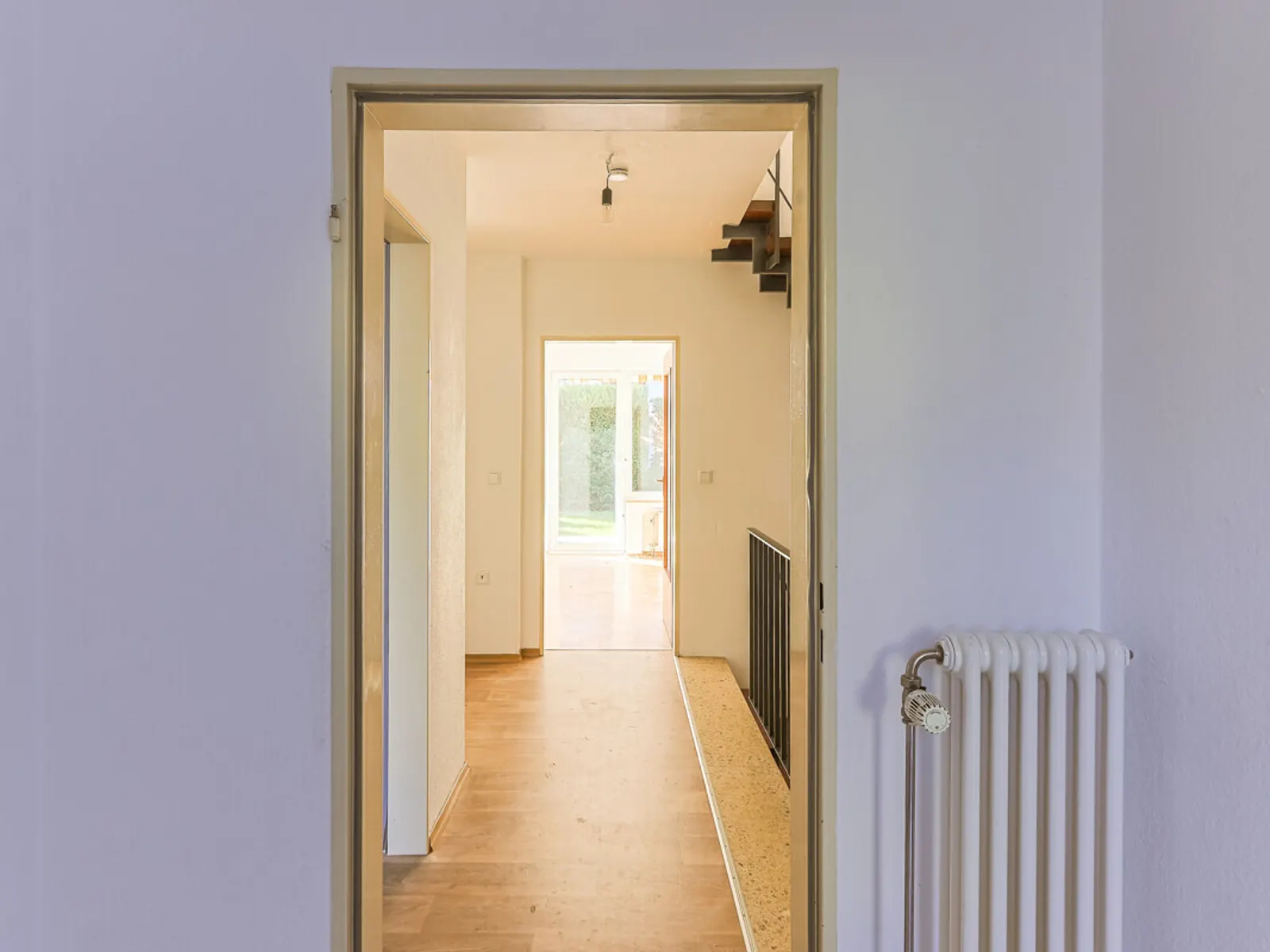 Charmantes Reihenmittelhaus mit viel Potenzial - Bild 9