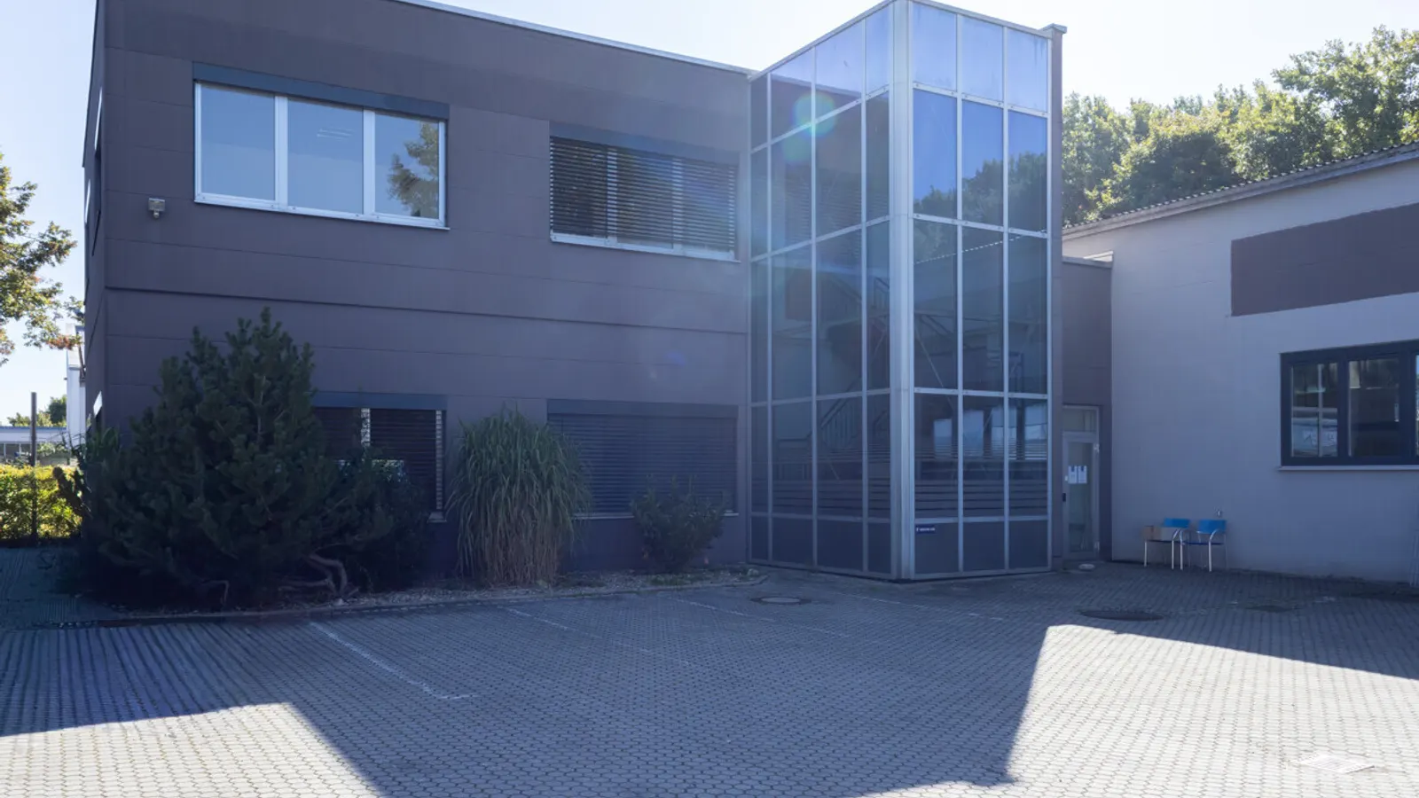 Großzügige Halle mit Büro in Autobahnnähe - Bild 2