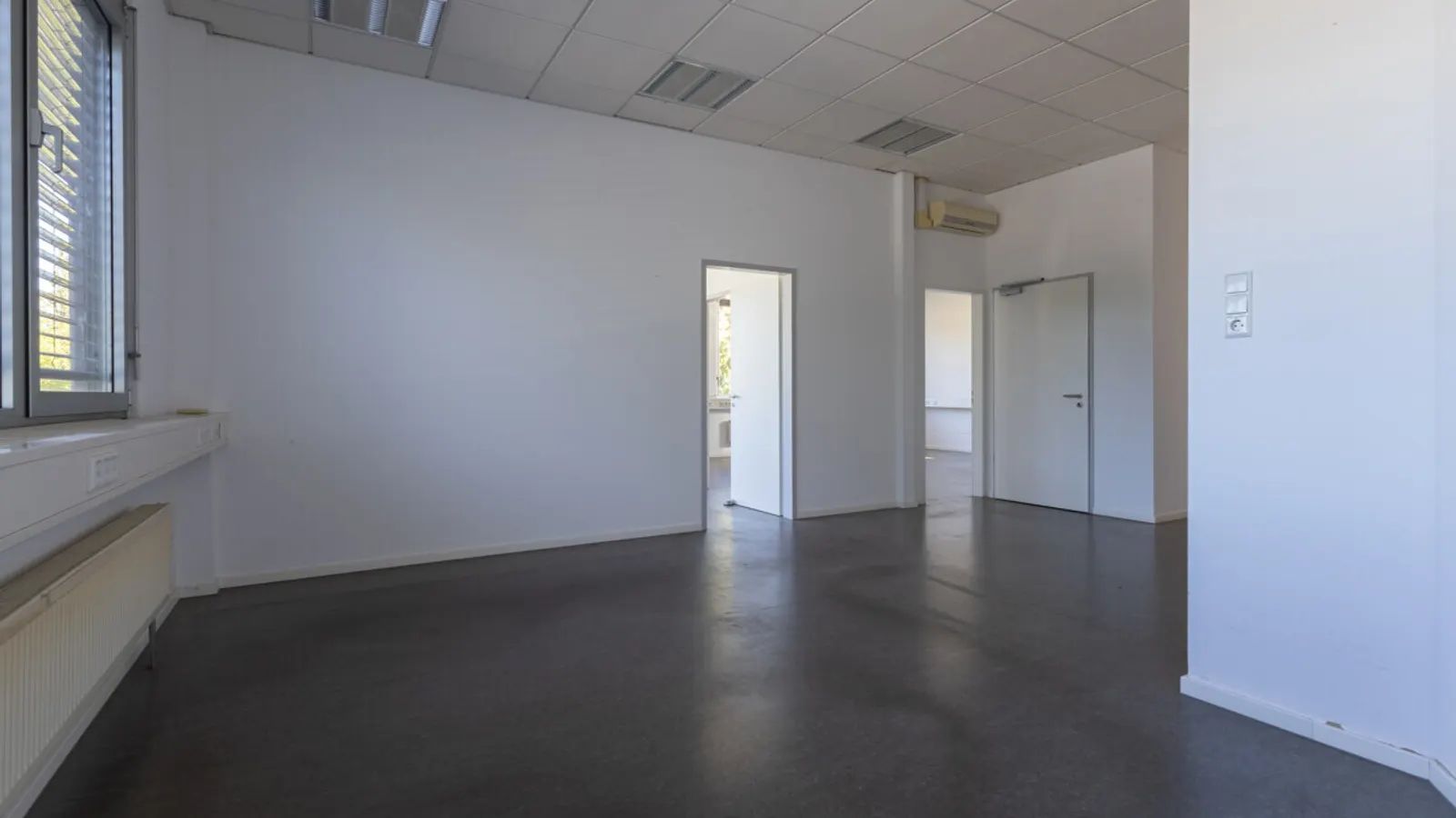 Großzügige Halle mit Büro in Autobahnnähe - Bild 19