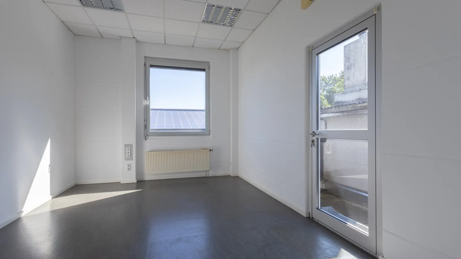 Großzügige Halle mit Büro in Autobahnnähe - Bild 24