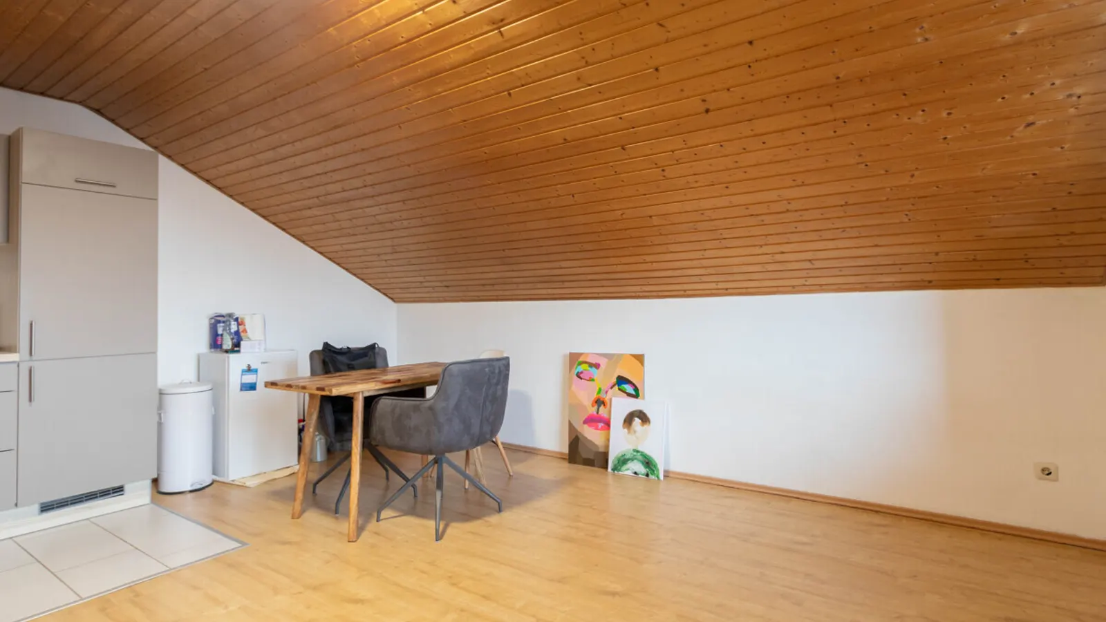 Charmante 2-Zimmer-Wohnung mit Balkon in Ingolstadt-West - Bild 3