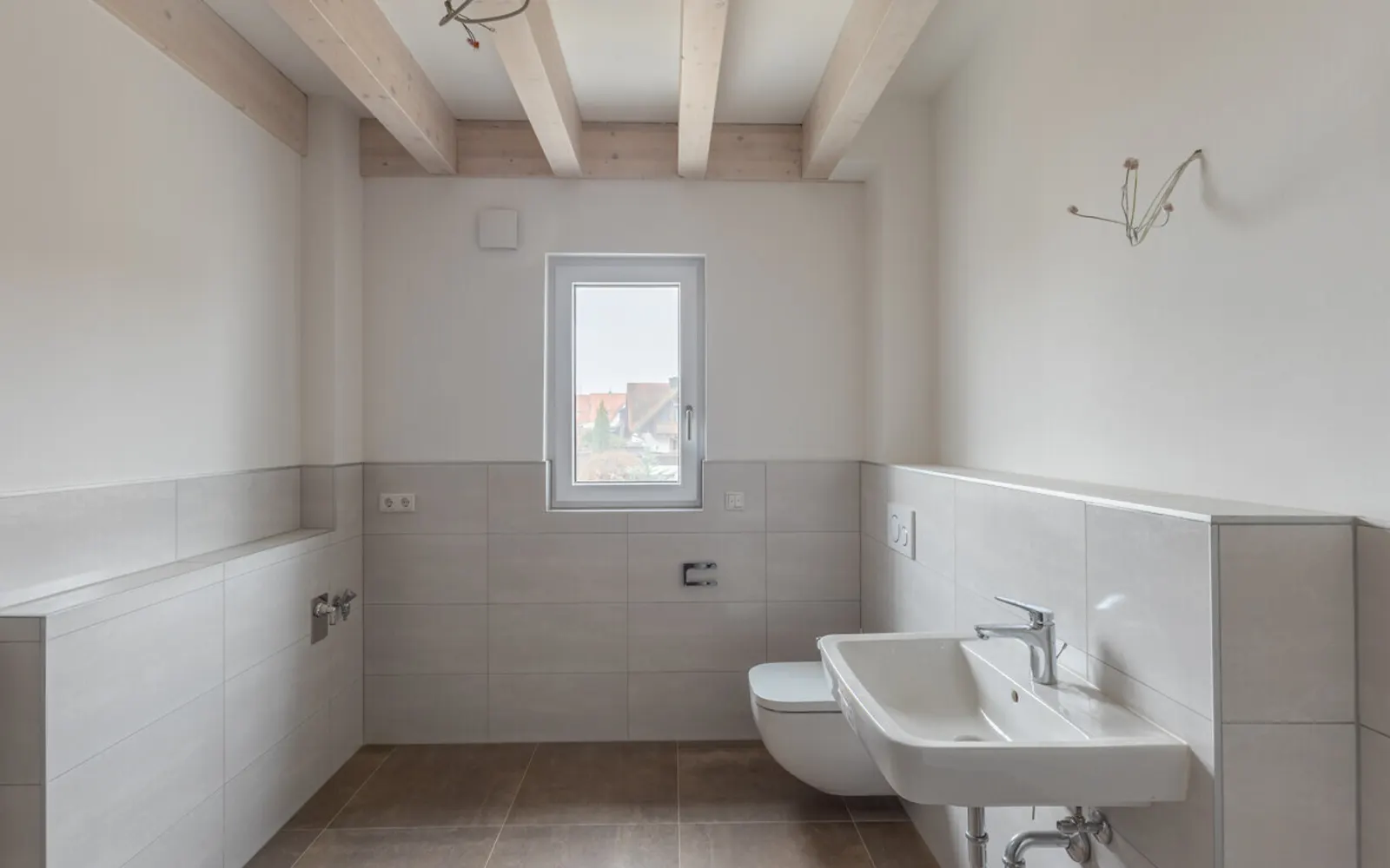 Hochwertige Neubauwohnung mit großer Terrasse im 1. Obergeschoss mit Aufzug! - Bild 9