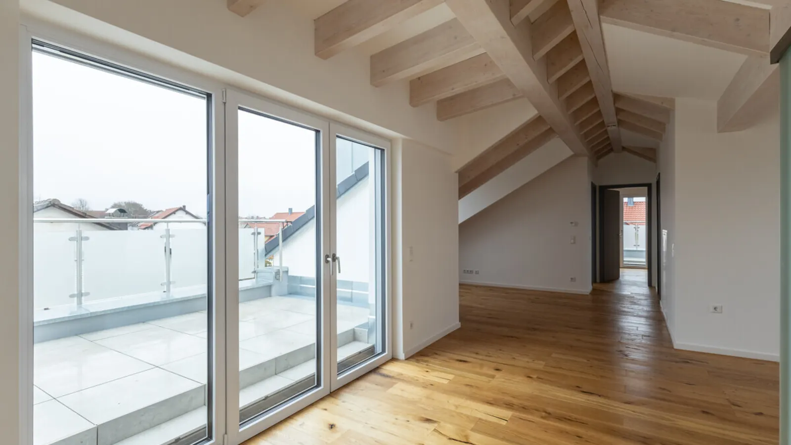 Gemütliche Neubau-Dachgeschosswohnung mit Dachterrasse in ruhiger Lage von Gaimersheim! - Bild 1