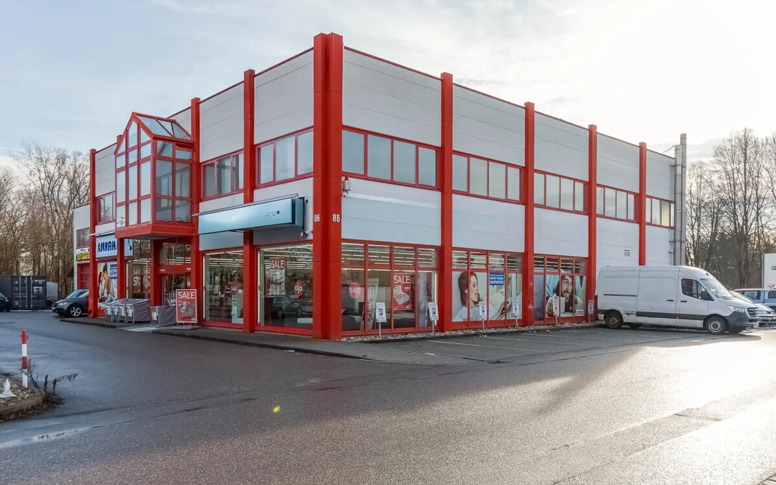 Helle Büroräume mit guter Anbindung an die A9 - Bild 1
