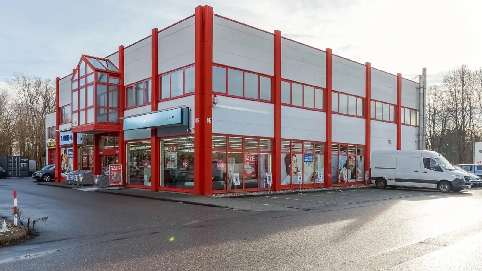 Helle Büroräume mit guter Anbindung an die A9 - Bild 1