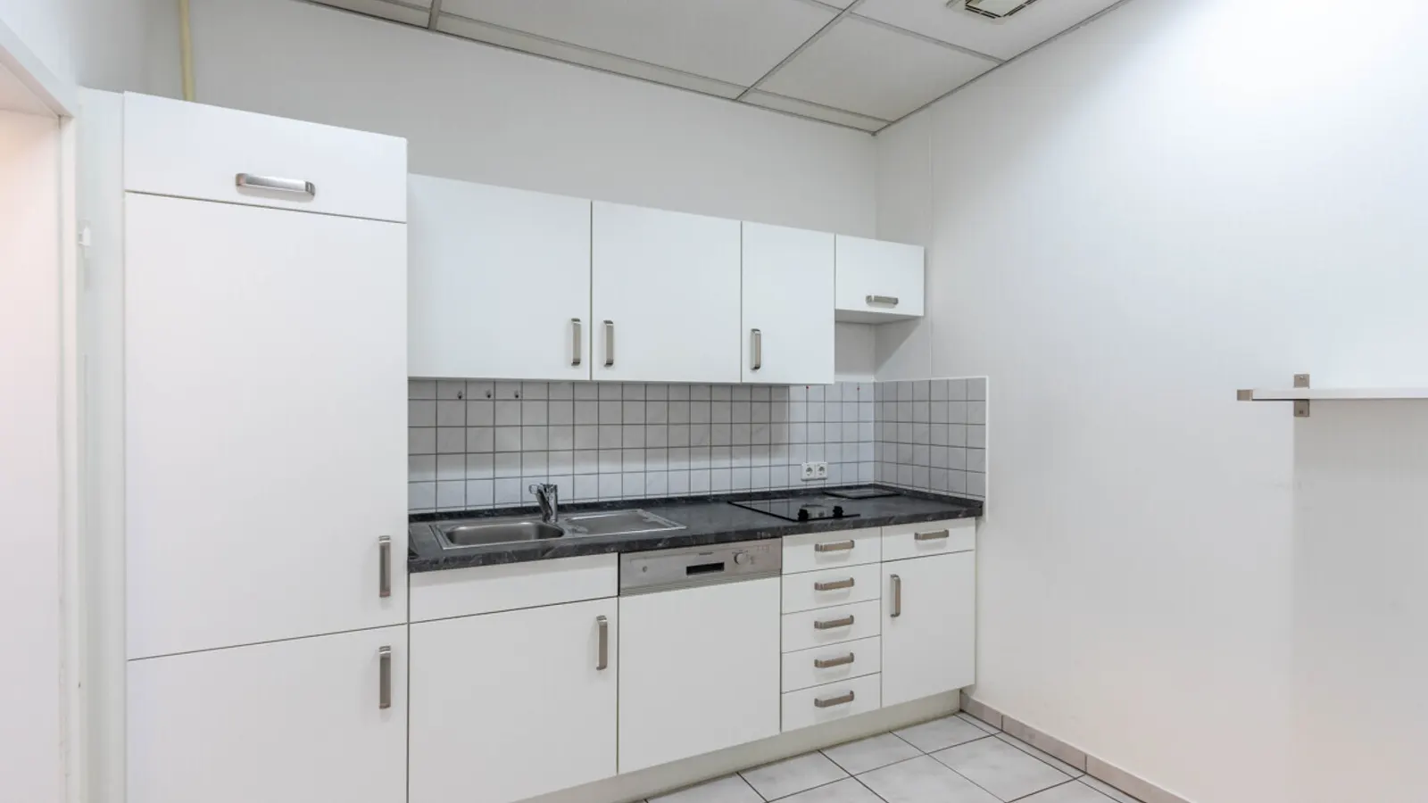 Helle Büroräume mit guter Anbindung an die A9 - Bild 6