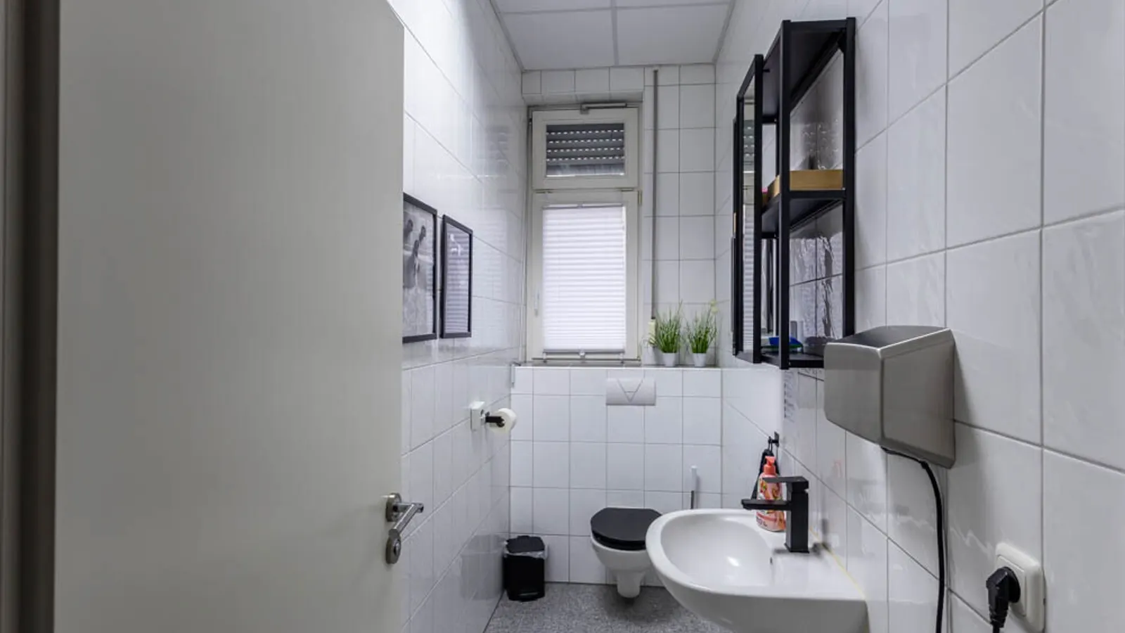 Rarität in der Innenstadt: Erdgeschossfläche mit Garten und Tiefgaragenstellplätzen - Bild 9