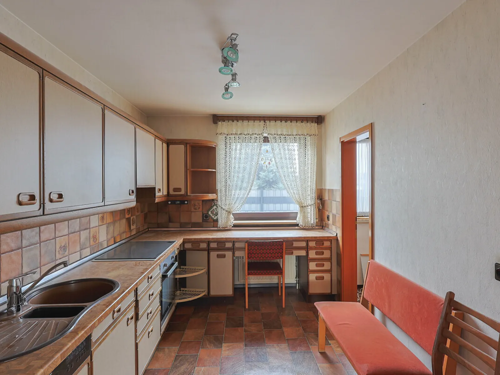 Handwerker gesucht - Reihenendhaus in Wettstetten mit großem Entwicklungspotenzial! - Bild 7