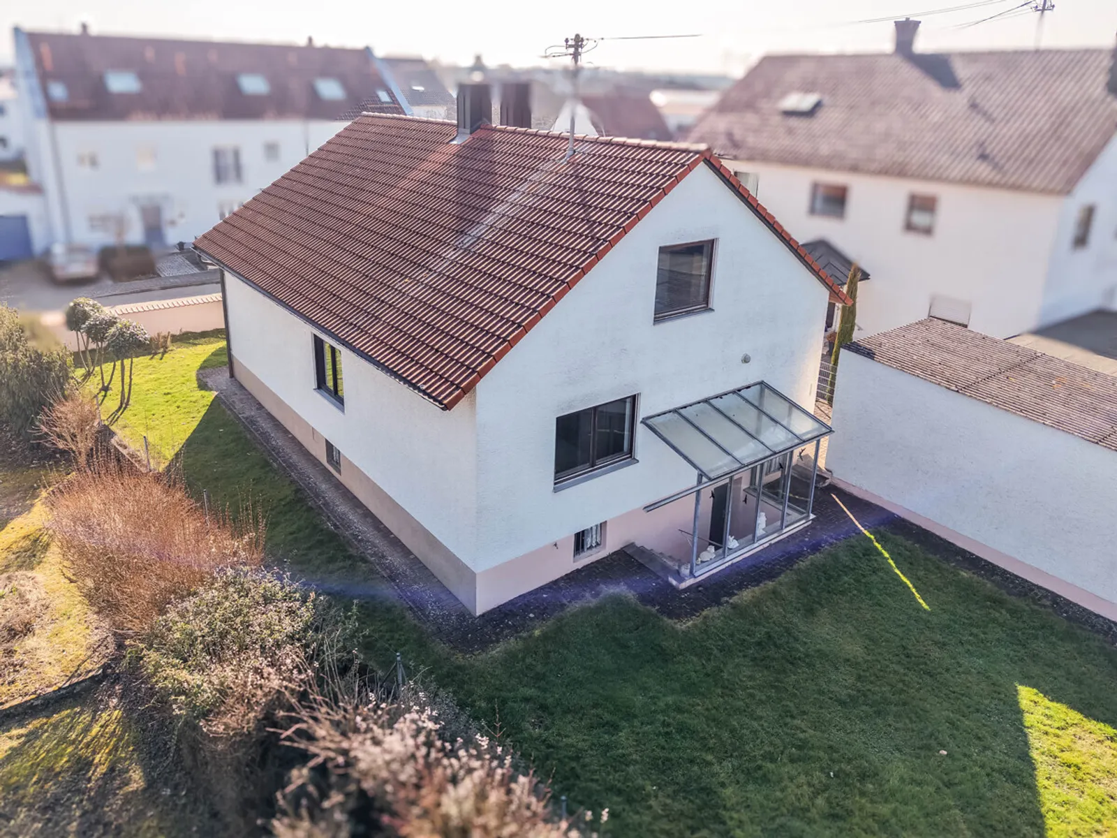 Familienfreundliches Eigenheim mit schönem Garten in ruhiger Lage von Zuchering! - Bild 2