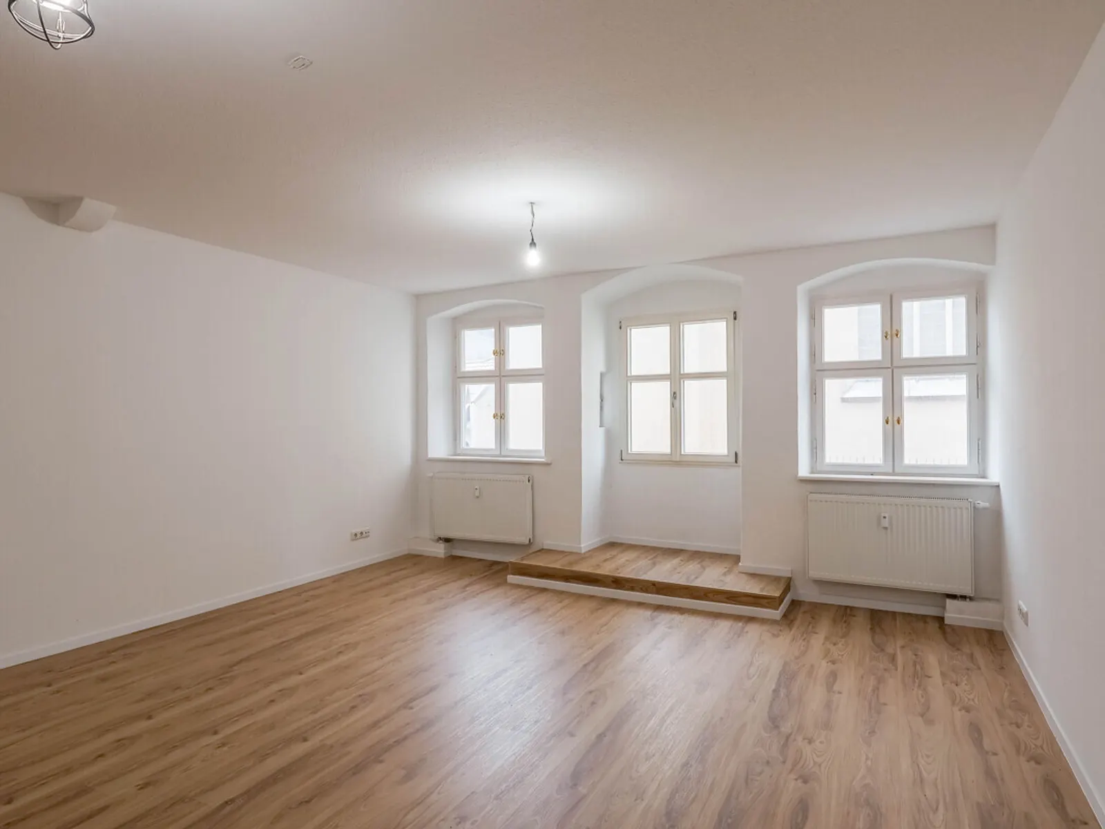 Stilvoll leben im Altbau - 2-Zimmer im 2. OG - Bild 2