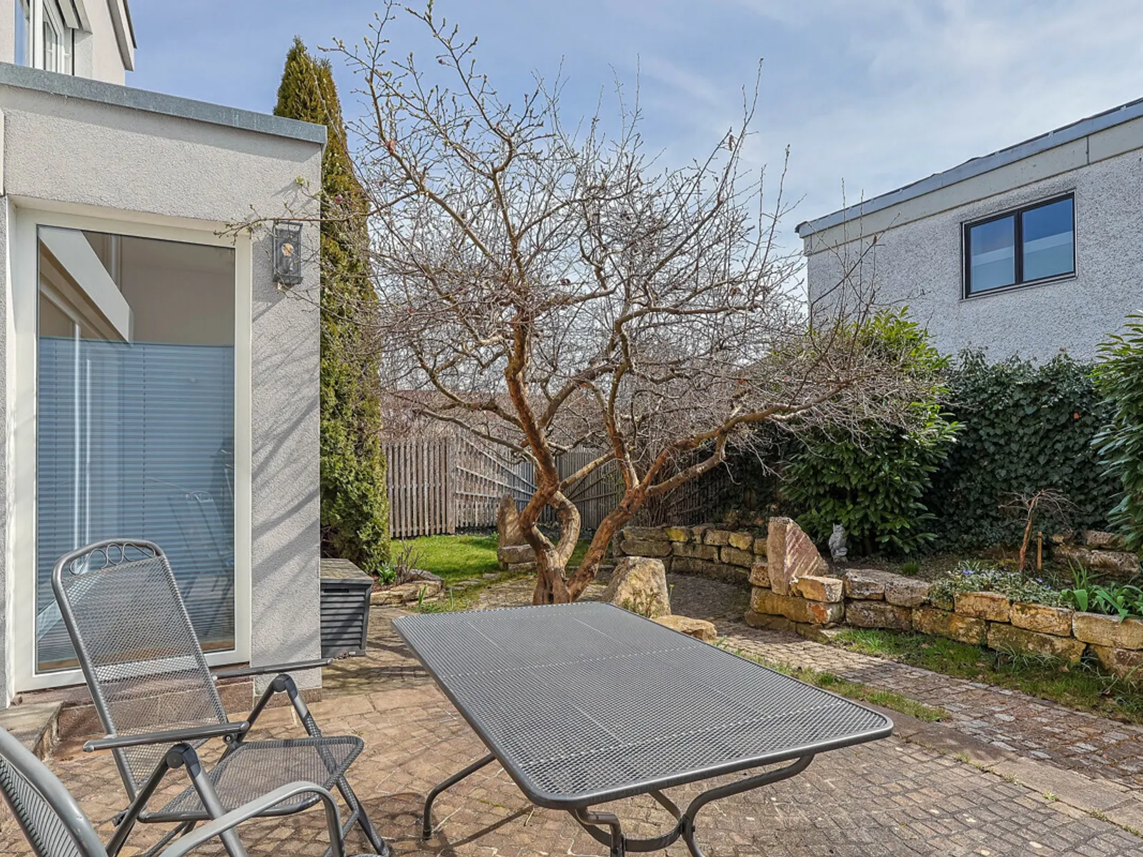 Modernes Einfamilienhaus mit integrierter Büroetage - Bild 12