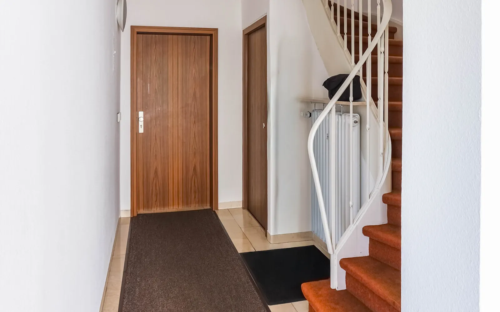 Dreifamilienhaus mit Hinterliegergrundstück in Ingolstadt-Süd - Bild 2