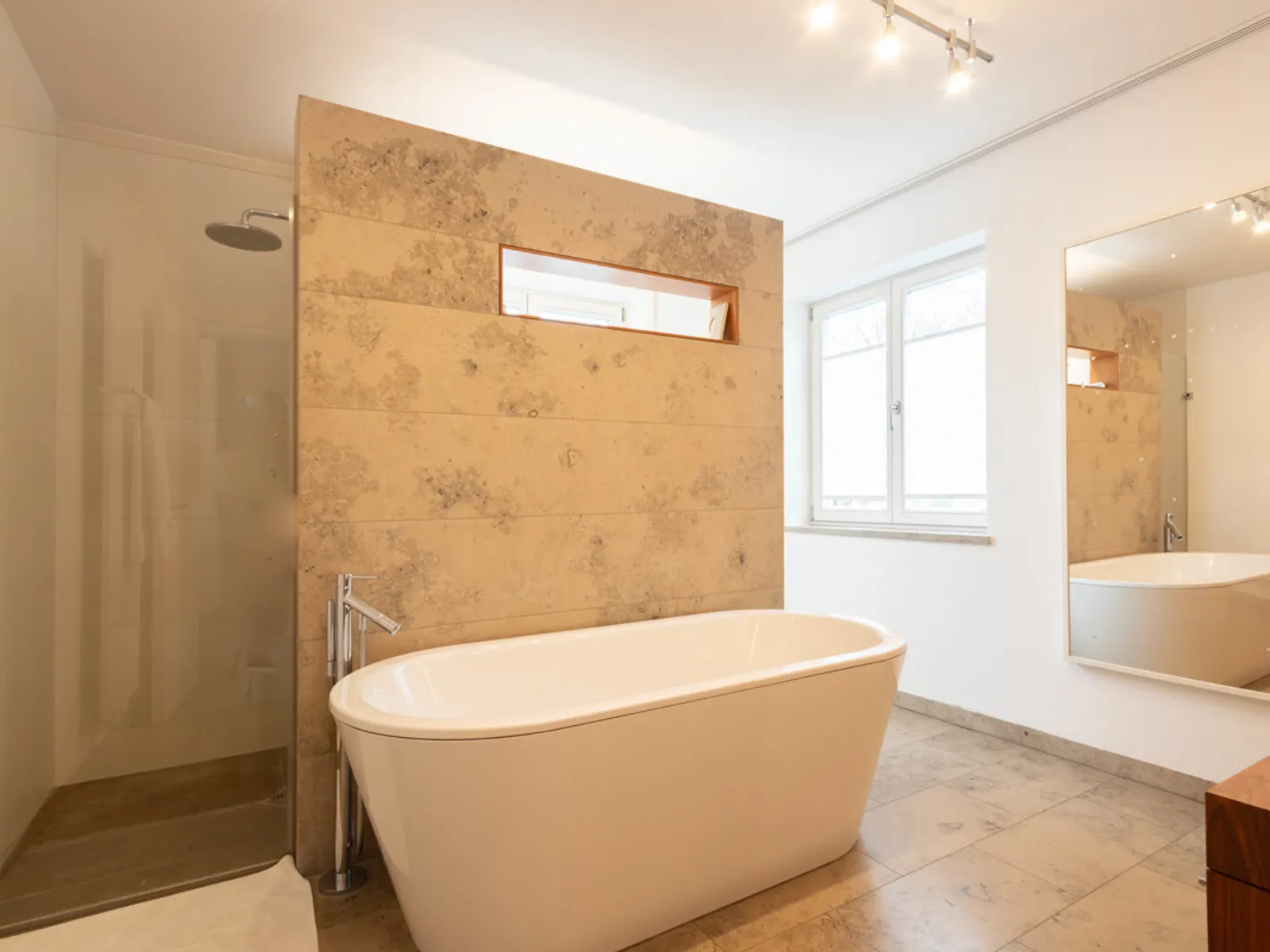 Wunderschönes EFH mit Pool in Bestlage Süd - Bild 18