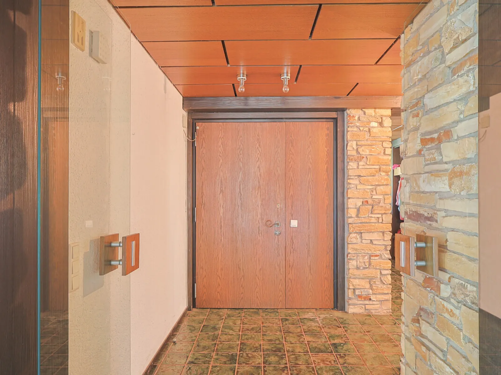 Seltene Gelegenheit: Exklusive Villa mit Indoor-Pool und weitläufigem Grundstück in Gaimersheim - Bild 19