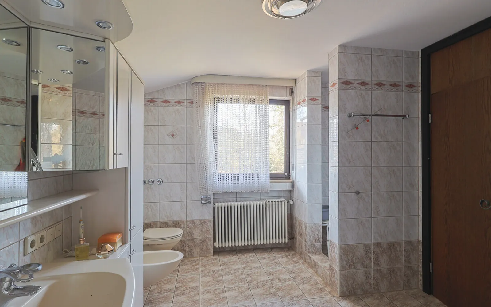 Seltene Gelegenheit: Exklusive Villa mit Indoor-Pool und weitläufigem Grundstück in Gaimersheim - Bild 10