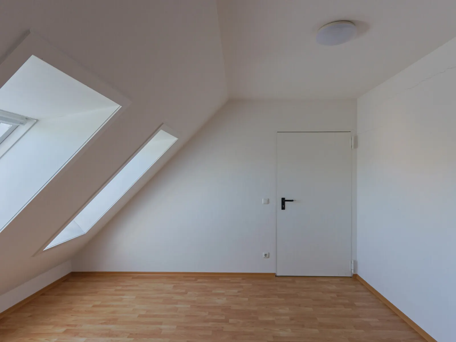 3,5-Zimmer-Maisonette-Wohnung mit Balkon und Tiefgarage in Ingolstadt-Nord! - Bild 11