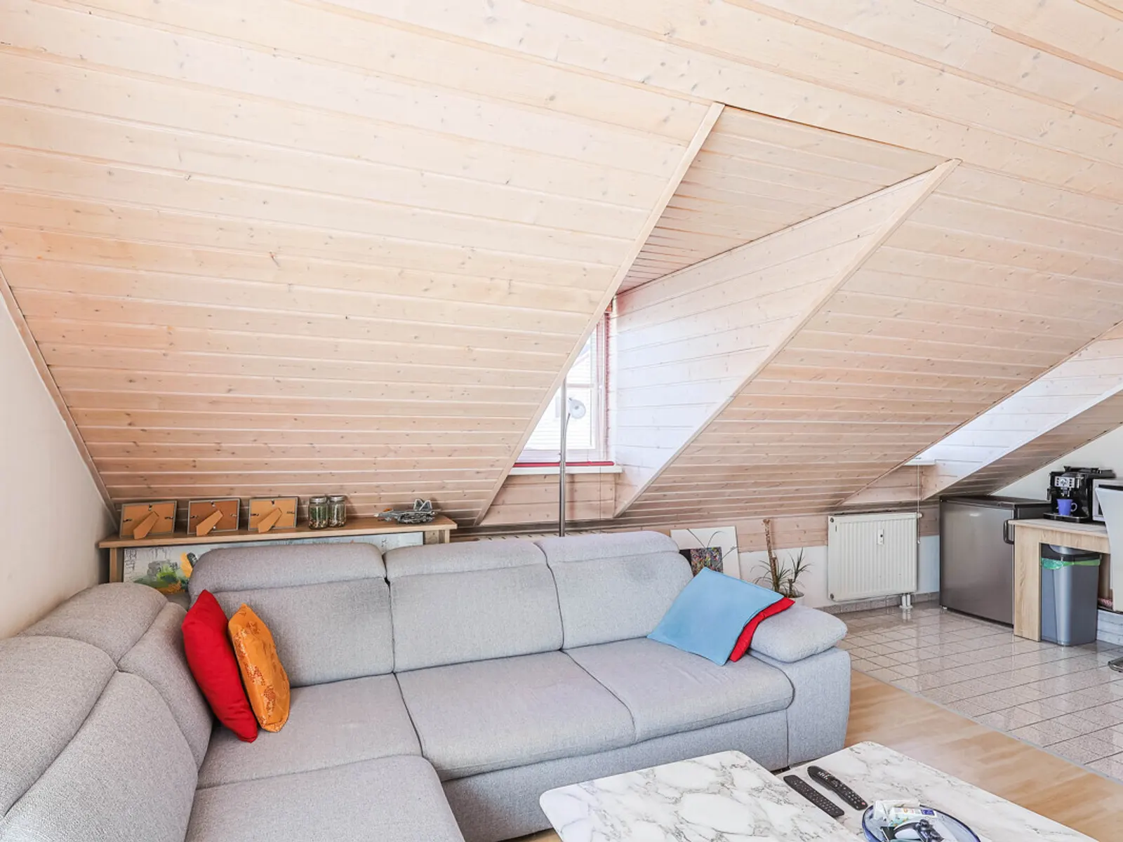 Helle 2-Zimmer Dachgeschoss Wohnung in Ingolstadt Süd - Bild 4