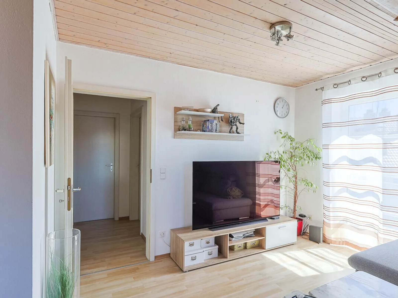 Helle 2-Zimmer Dachgeschoss Wohnung in Ingolstadt Süd - Bild 5
